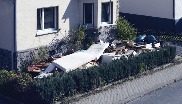 Yard Junk Removal in Benton